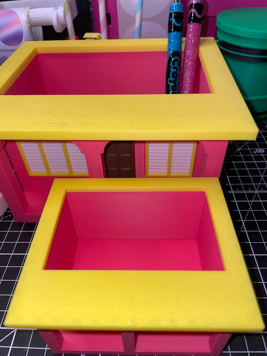 Small house pen/pencil holder