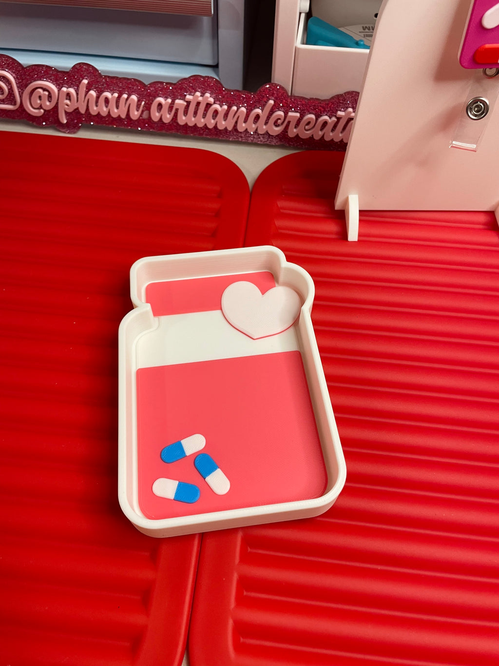 Pill bottle tray