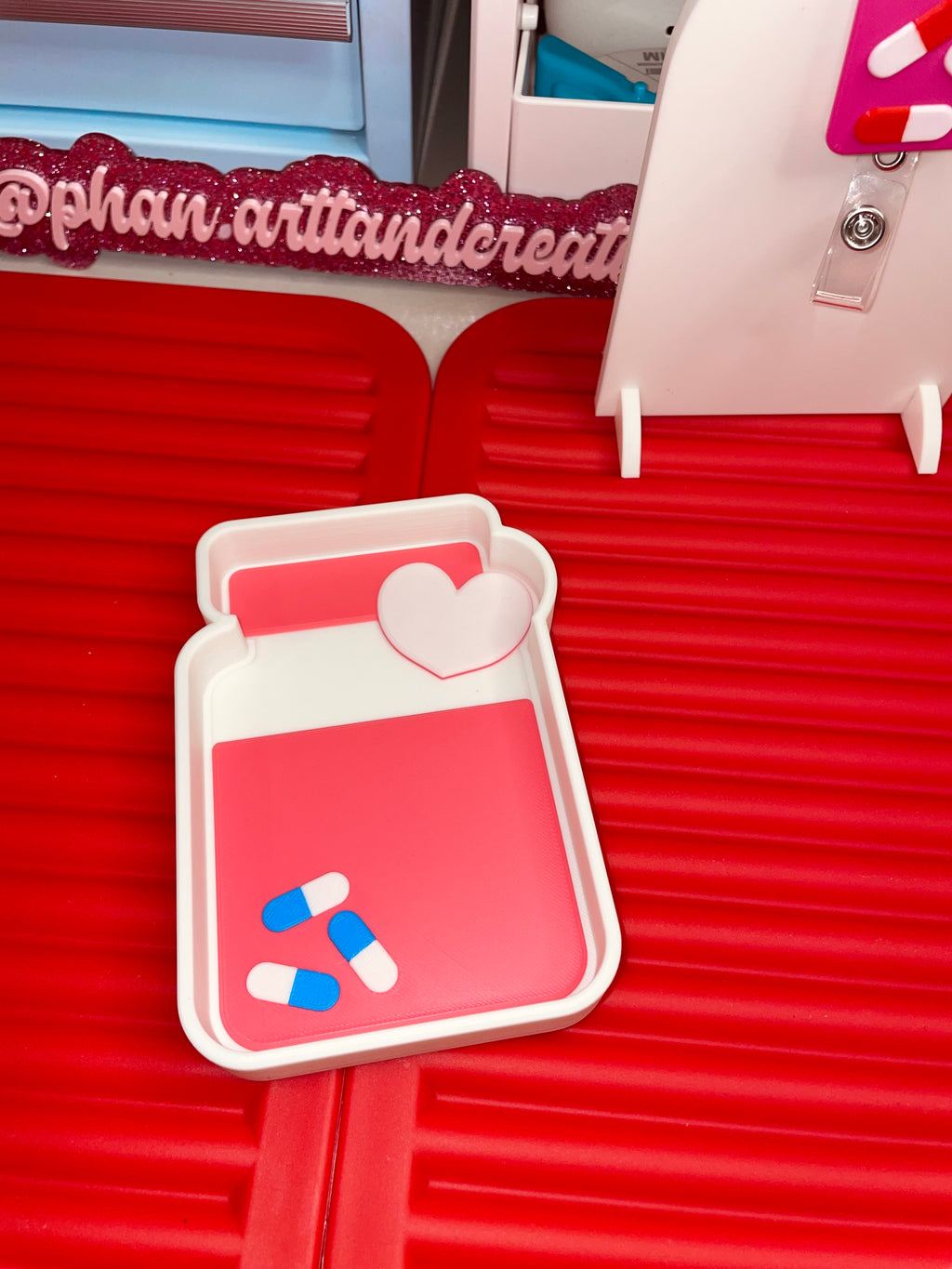 Pill bottle tray