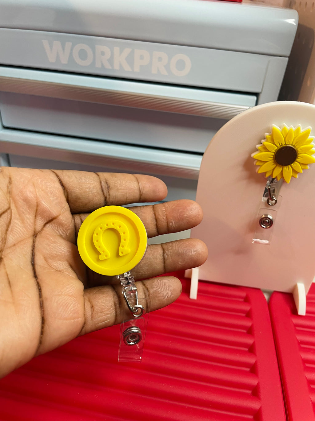 Horseshoe coin reel badge holder