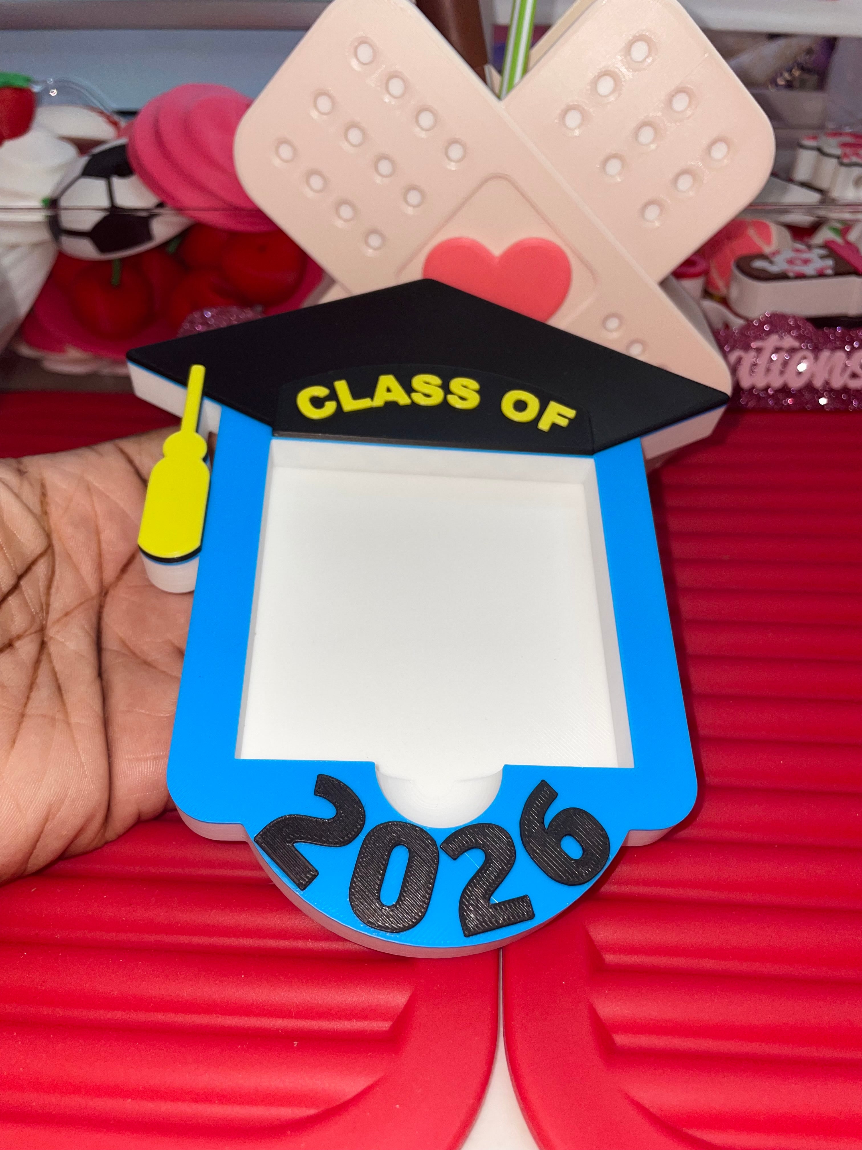 Graduation theme sticky note holder