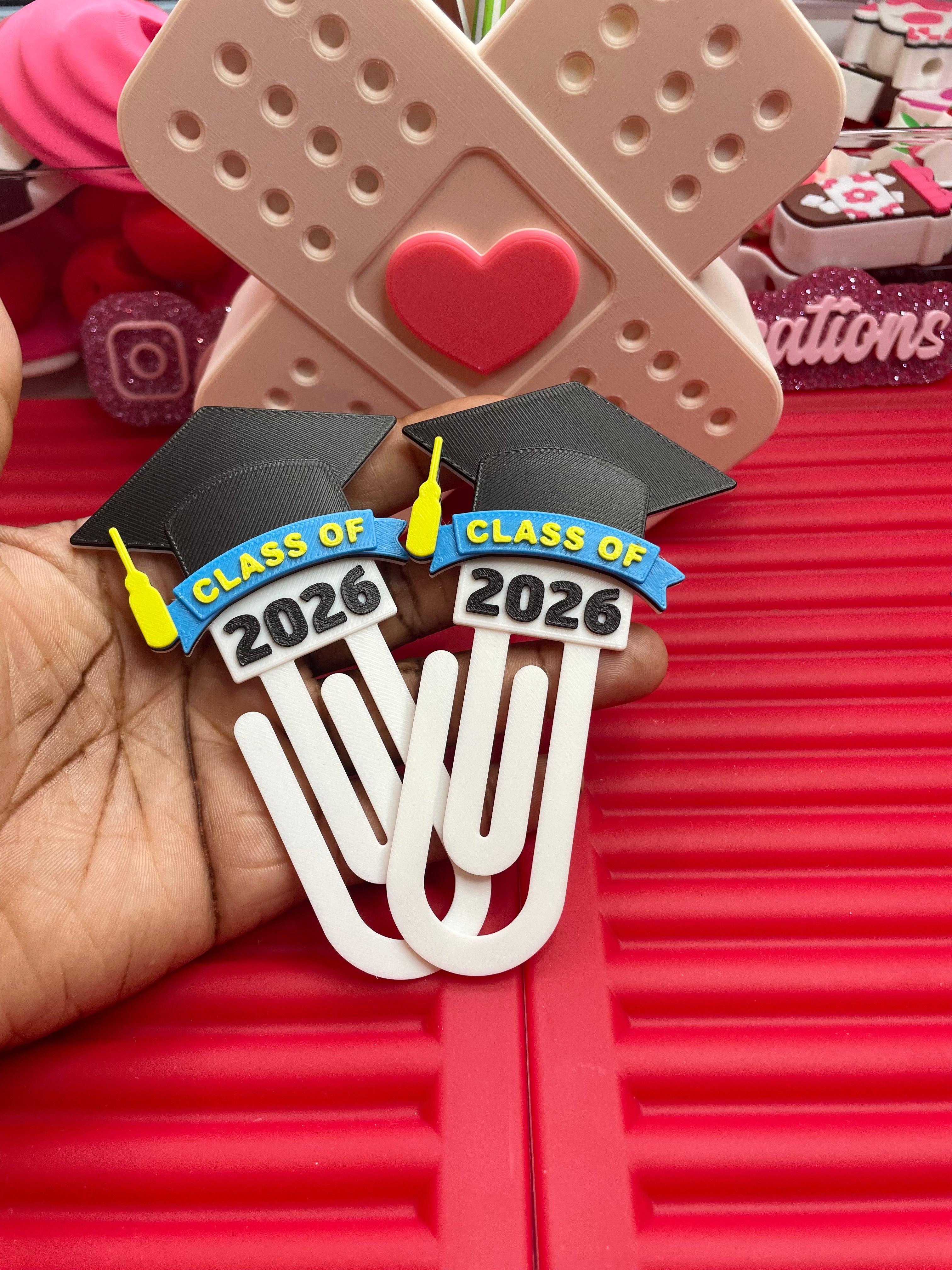Graduation theme paperclip