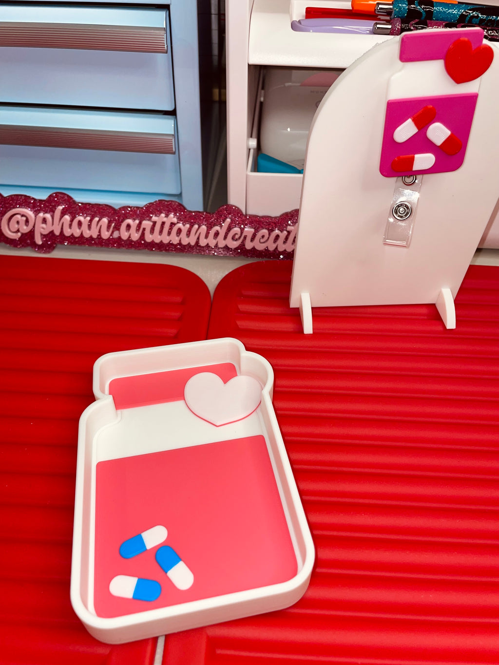 Pill bottle tray