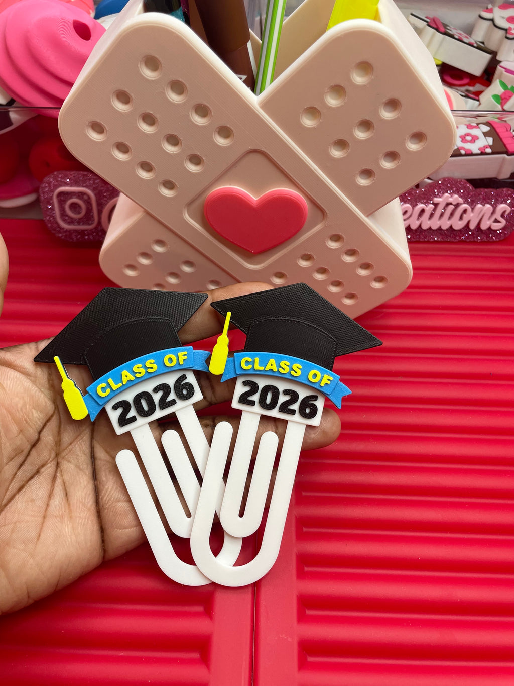 Graduation theme paperclip