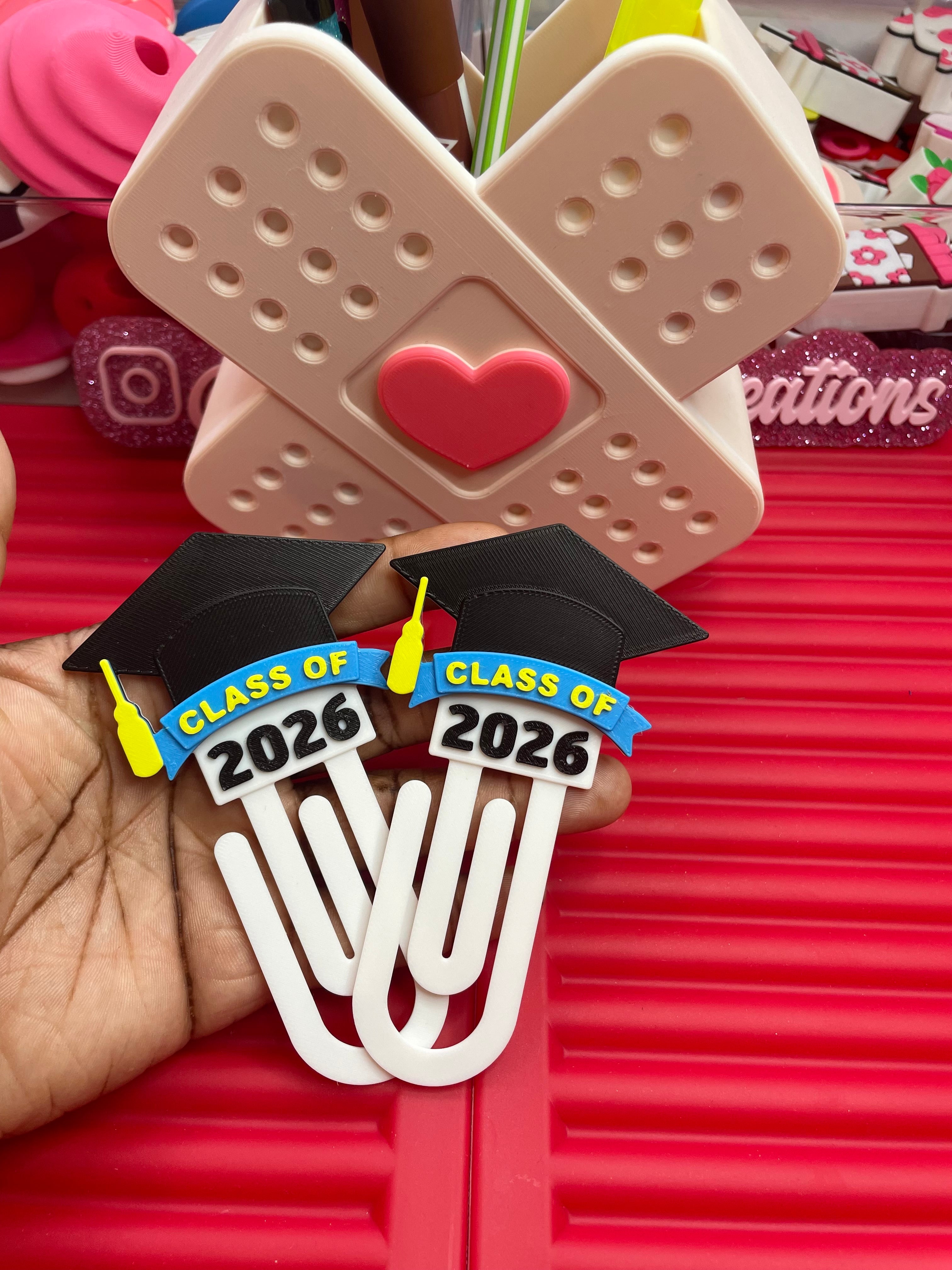 Graduation theme paperclip
