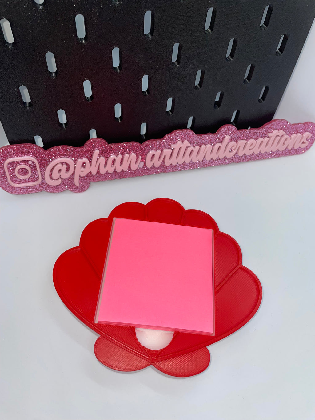 Shell sticky note holder