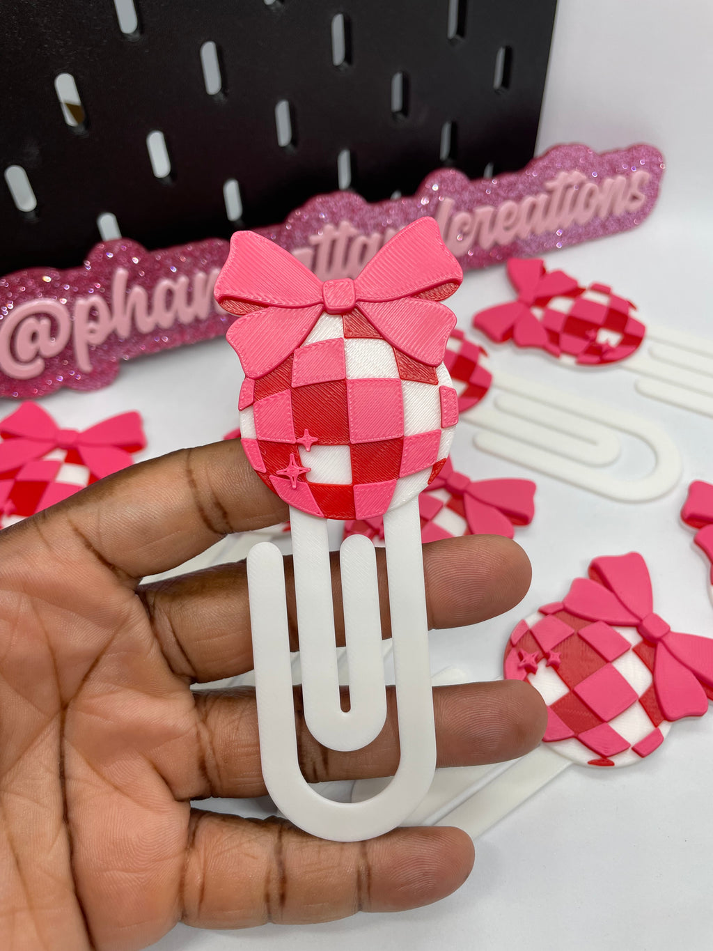 Disco bow paperclip