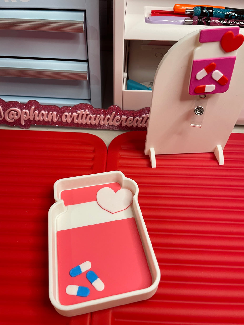 Pill bottle tray