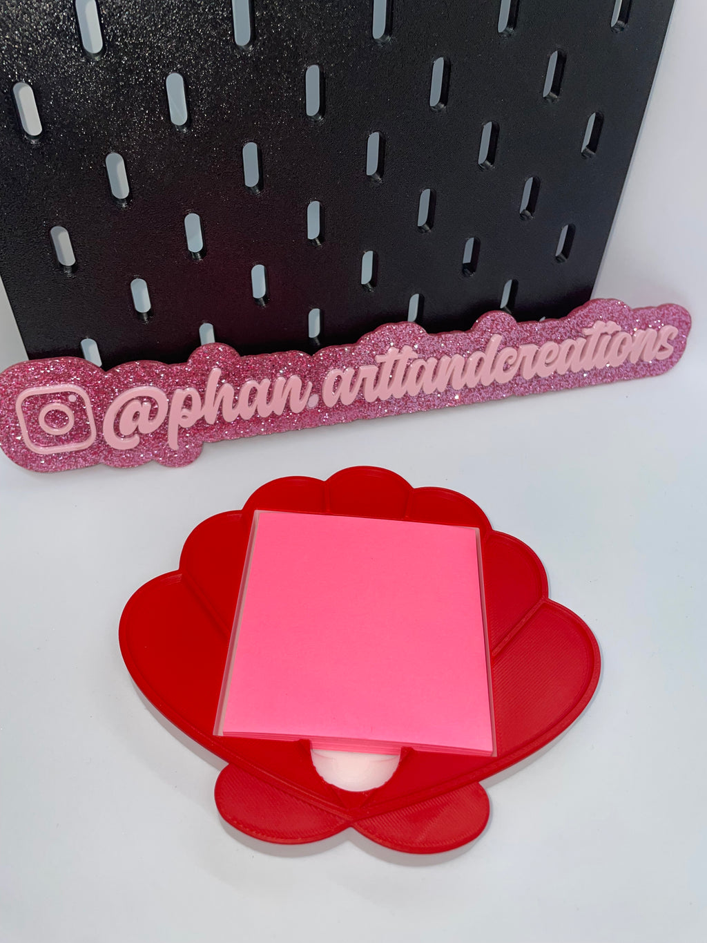 Shell sticky note holder