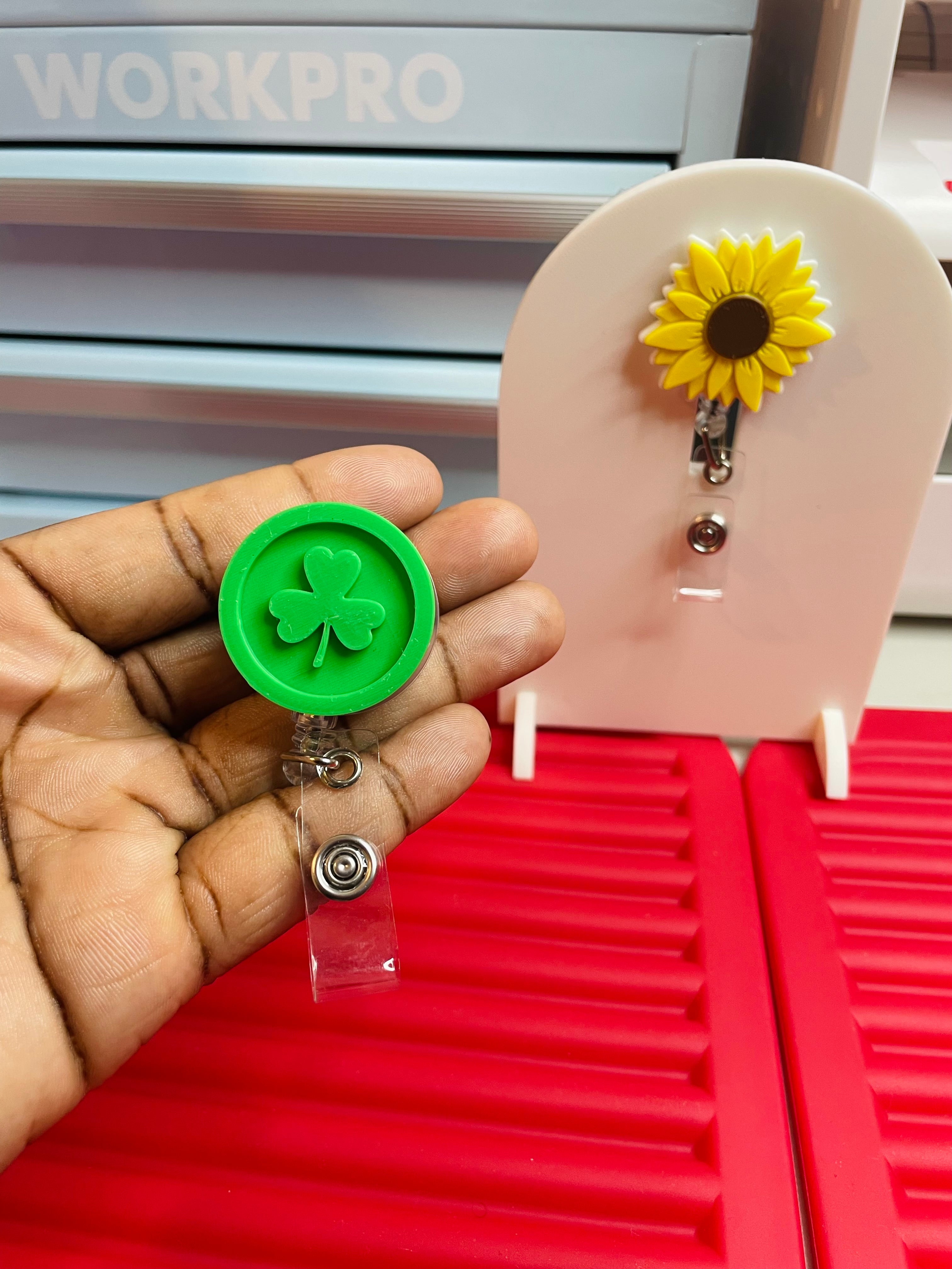 Lucky Clover coin reel badge holder