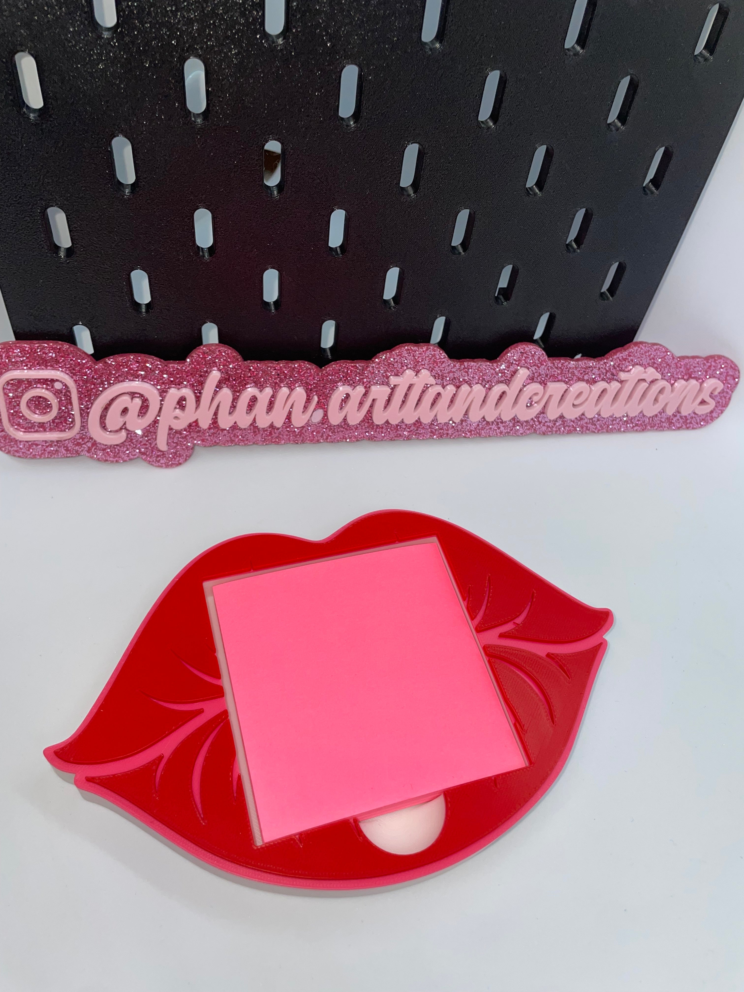 Lips sticky note holder