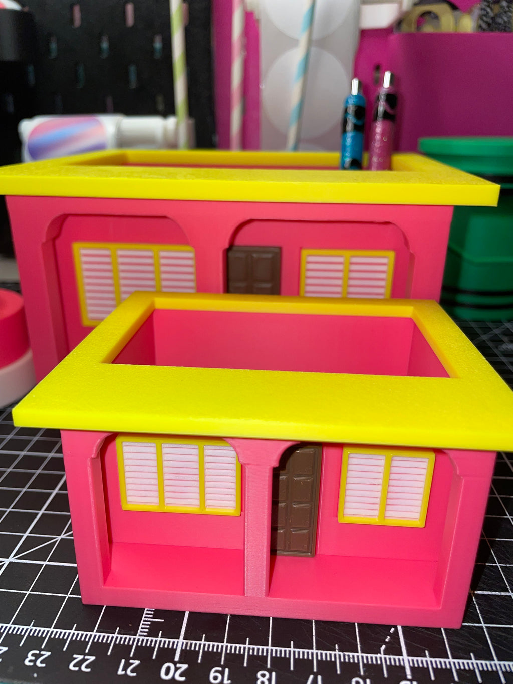 Small house pen/pencil holder