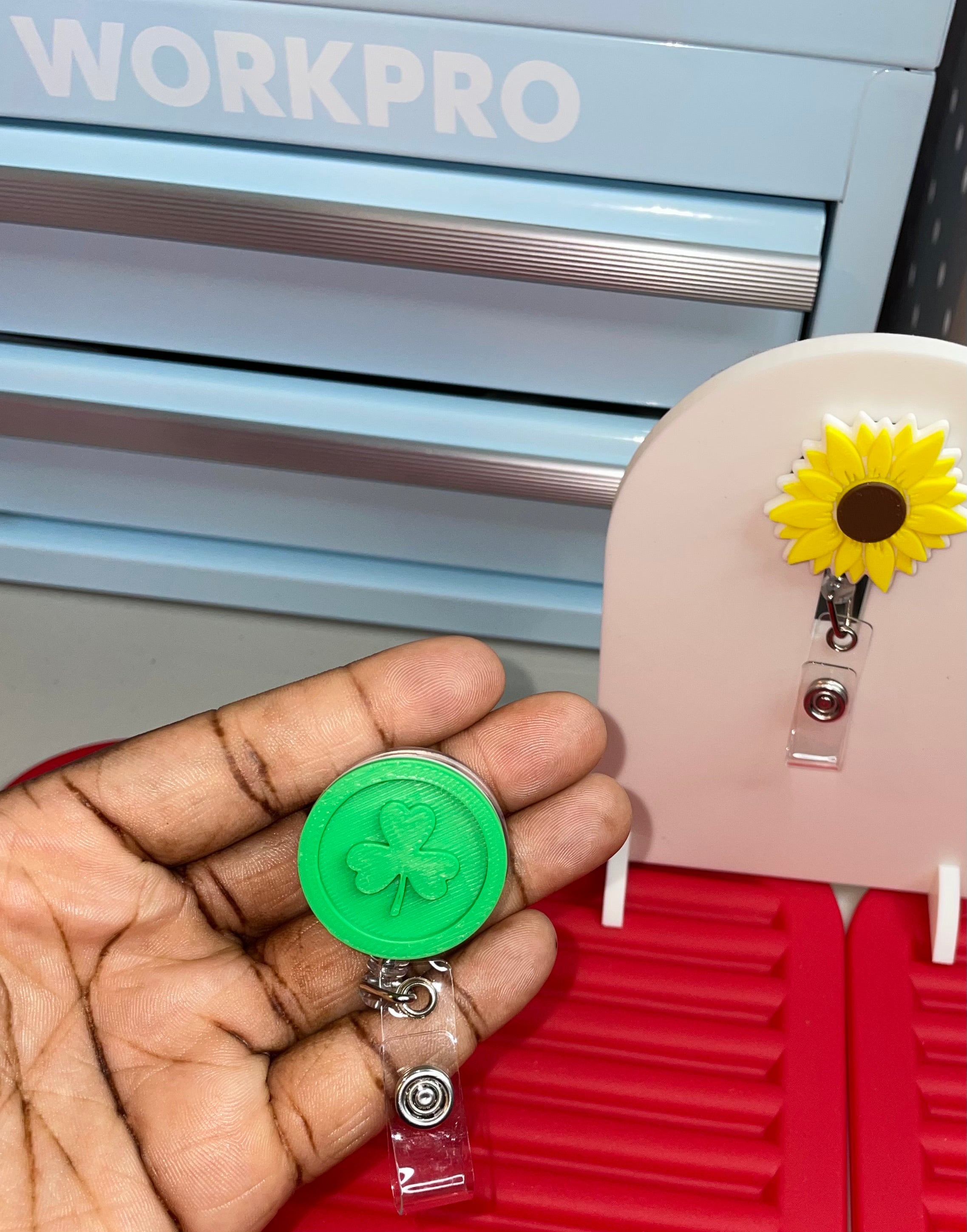 Lucky Clover coin reel badge holder
