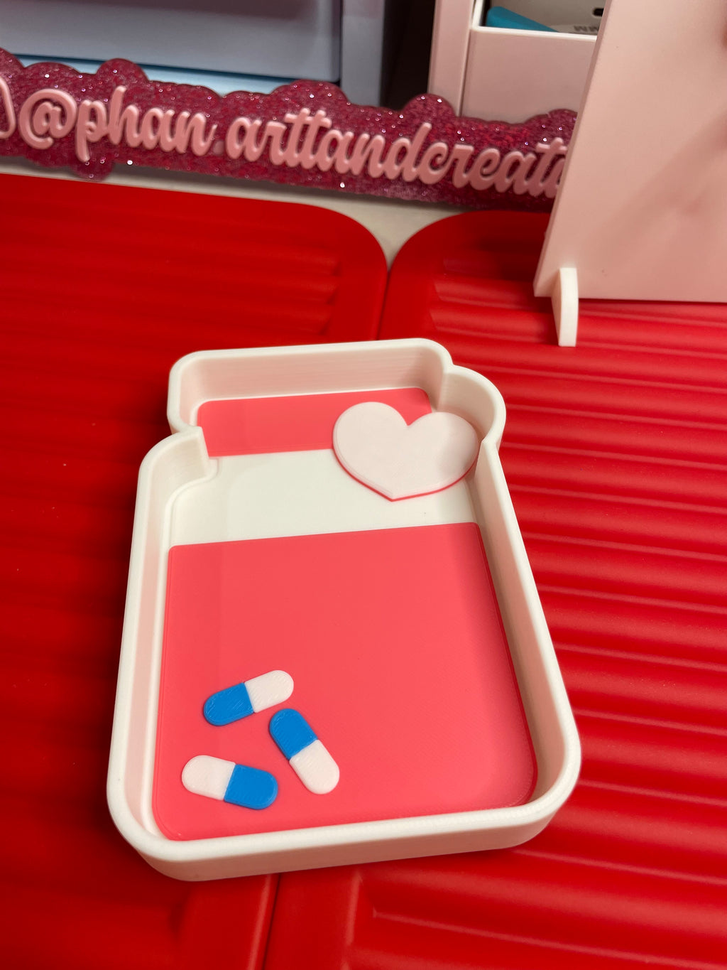 Pill bottle tray
