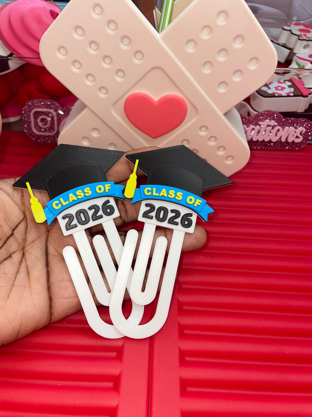 Graduation theme paperclip